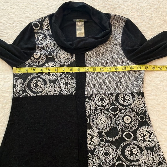 Fabulous black poly/cotton sweater w/light cowl neck in creamy blackgray pattern - Picture 9 of 11